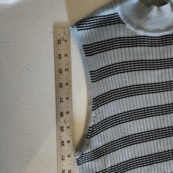 Vintage Burberrys Silk Blue Striped Sleeveless Ribbed Knit Women's Top S… - Picture 9 of 16